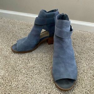 Sole Society blue suede, open toed, heeled booties
